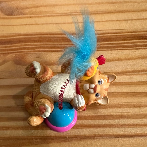 Mischievous Kittens Series #13 Hallmark Keepsake Ornament 2011 - Picture 3 of 6